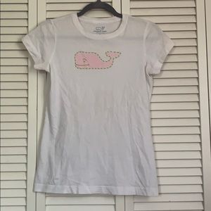 ⚠️MUST GO⚠️White vineyard vines T-shirt with pink/green whale
